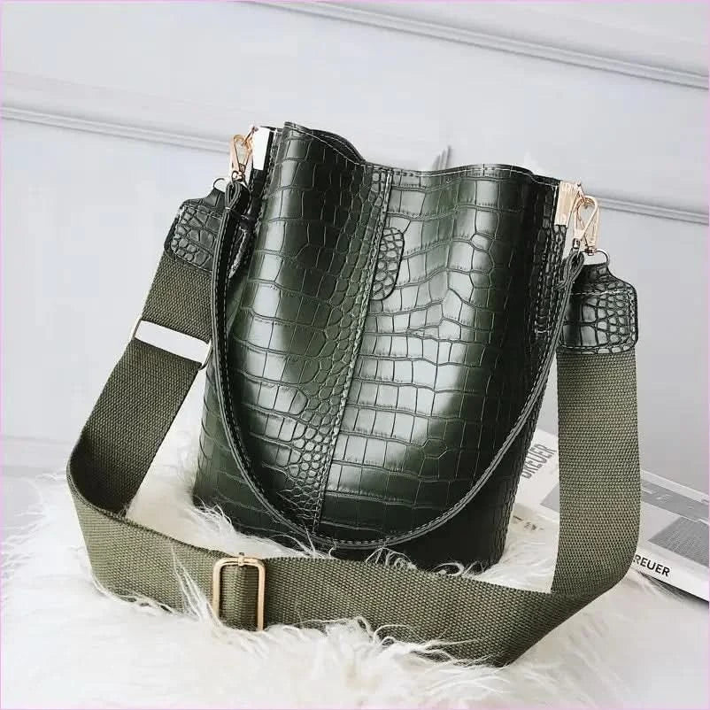 Crocodile Crossbody Bag for Women in Luxurious Style - Pleasures and Sins