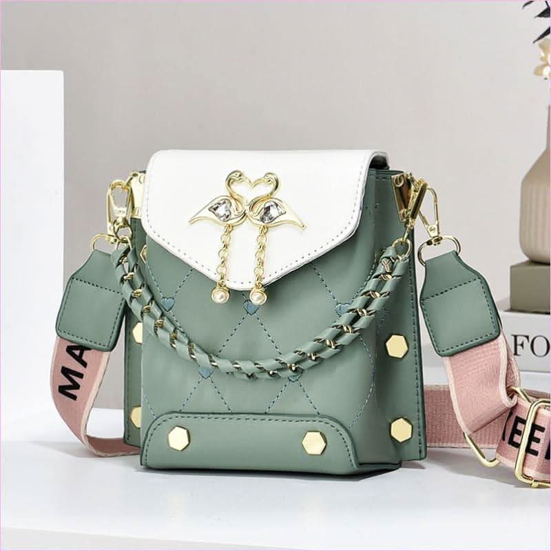 Stylish Shoulder Bag with Elegant Swan Pearl Chain - Pleasures and Sins