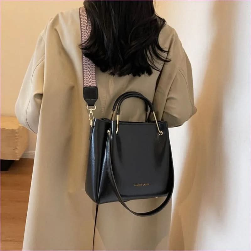 Brown Retro Large Capacity Tote Bag with Gold Hardware - Pleasures and Sins
