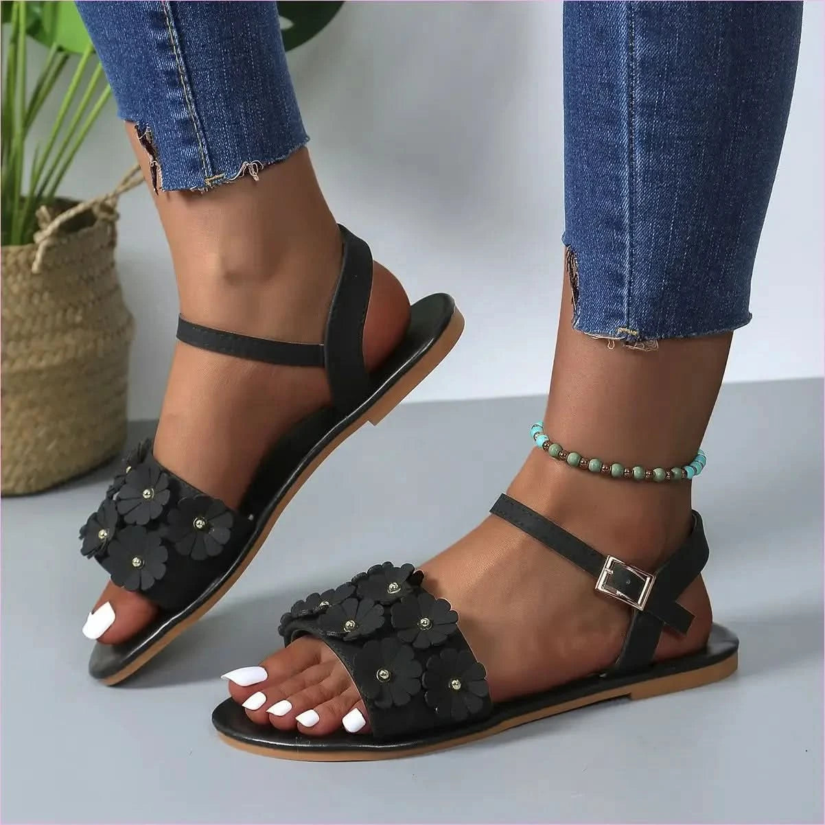 Floral Design Summer Flat Sandals for Ladies in Faux Leather - Pleasures and Sins