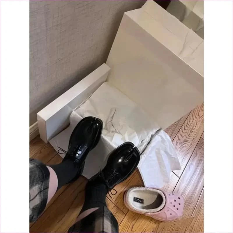 Womens Split Toe Casual Leather Shoes - Pleasures and Sins